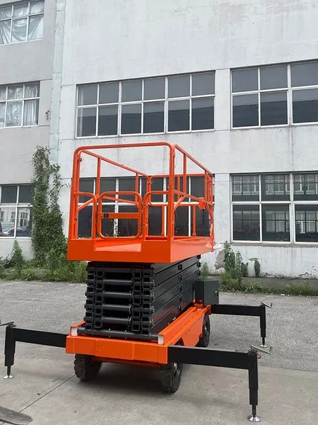 رافعة مقصية ذاتية الحركة