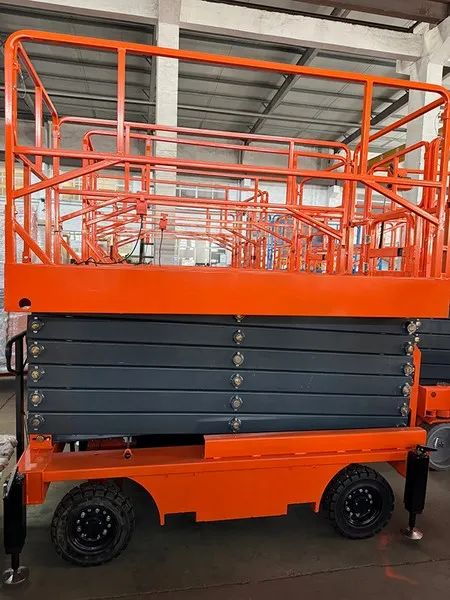 رافعة مقصية ذاتية الحركة