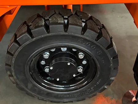 عجلات لا تحدث علامات أو أثر